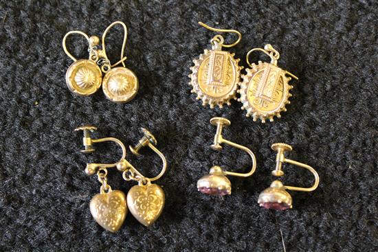 4 x pairs of earrings.